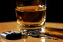 Condutor embriagado bate carro em residncia