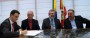 O prefeito de Guaruj do Sul CLAUDIO JUNIOR WECHENFELDER e o governador RAIMUNDO COLOMBO assinaram nesta quarta-feira, em Florianpolis, o convnio de mais uma edio do Fundo de Apoio aos Municpios